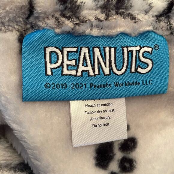 Peanuts Snoopy and Woodstock Throw Blanket Gray 50x70 - Picture 7 of 9